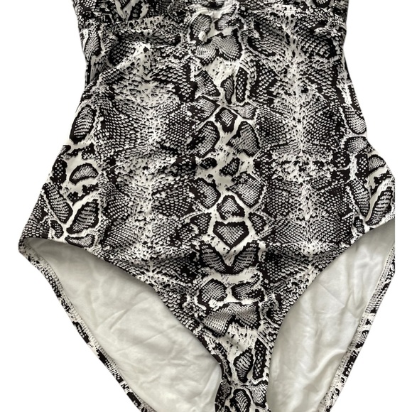 Tommy Bahama One Piece Swimsuit Snake Print Women’s Size 10 Black/White - Picture 2 of 8